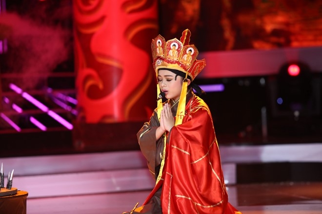 Hoai Linh rut tien tui tang thi sinh nhi 50 trieu dong hinh anh 6