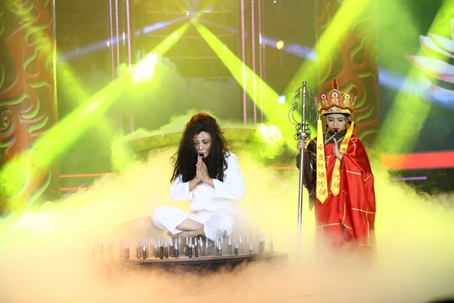 Hoai Linh rut tien tui tang thi sinh nhi 50 trieu dong hinh anh 7