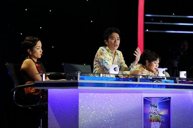 Hoai Linh rut tien tui tang thi sinh nhi 50 trieu dong hinh anh 8