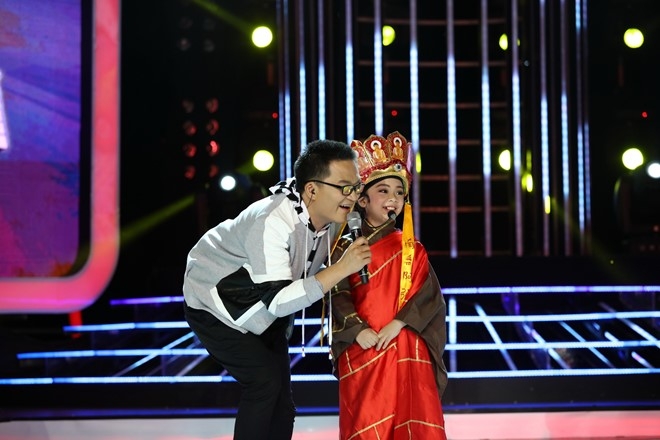 Hoài Linh rút tiền túi tặng thí sinh nhí 50 triệu đồng hình ảnh 10 Hoai Linh rut tien tui tang thi sinh nhi 50 trieu dong hinh anh 10