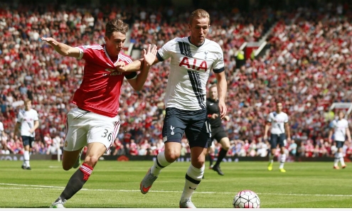 lawrenson-leicester-danh-bai-man-city-man-utd-hoa-tottenham-1