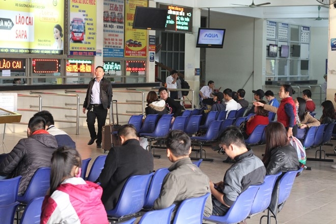 Manh tay xu ly nha xe ‘chat chem’, nhoi nhet khach dip tet hinh anh 1