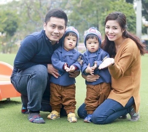 MC Trung Nghia: 'Toi truc tiep cham soc 2 con' hinh anh 1