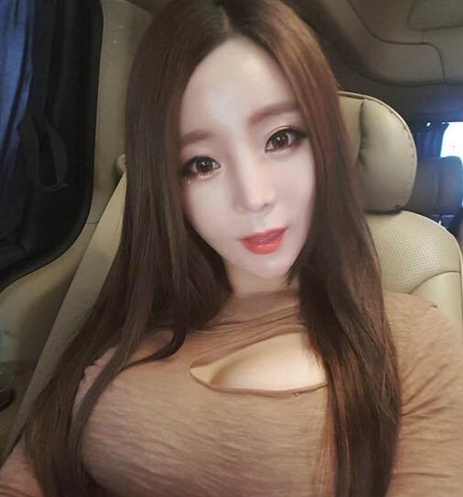 choang voi my nu nghien mac ho de livestream dang gay soc tai han hinh anh 1