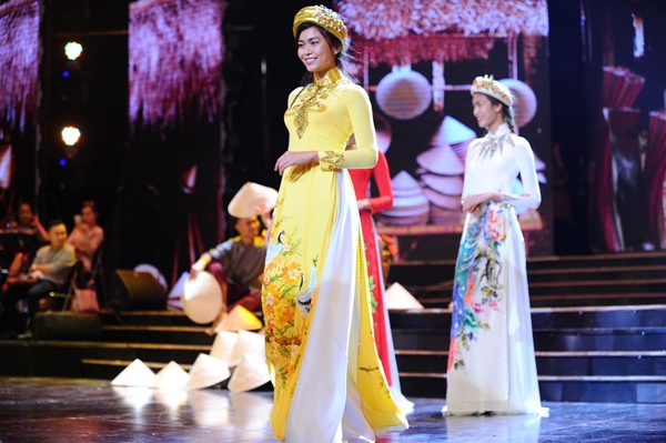 ho-ngoc-ha-du-tong-duyet-show-duyen-dang-viet-nam-4