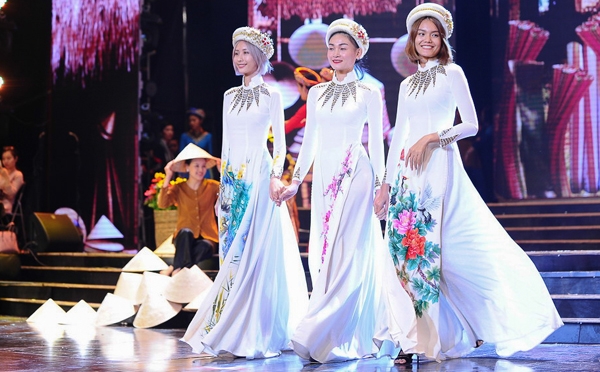 ho-ngoc-ha-du-tong-duyet-show-duyen-dang-viet-nam-6