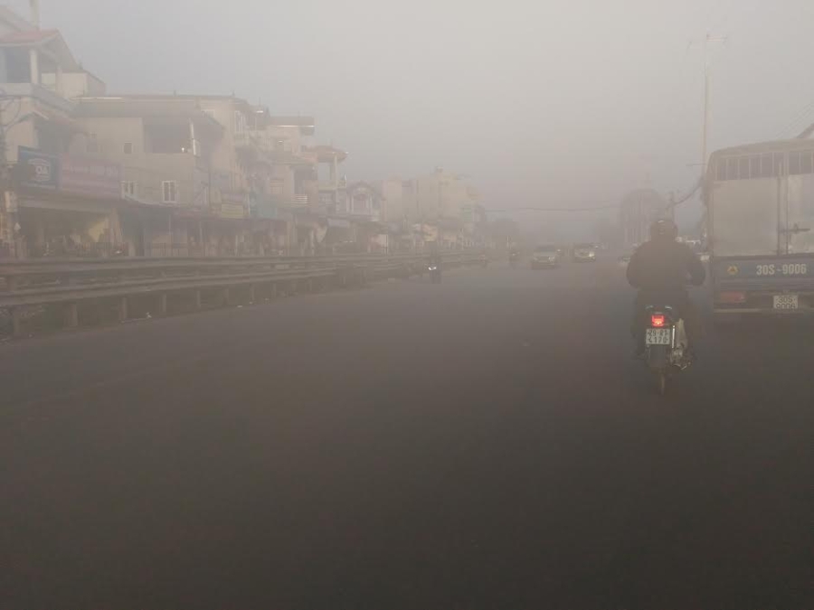 suong phu mu mit, phuong tien giao thong phai bat den buoi sang hinh anh 6