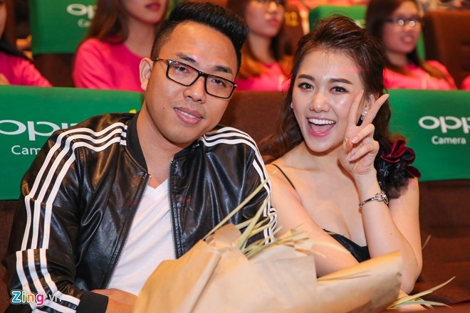 Hari Won, Tran Thanh lien tuc om hon o hop bao truoc le cuoi hinh anh 9