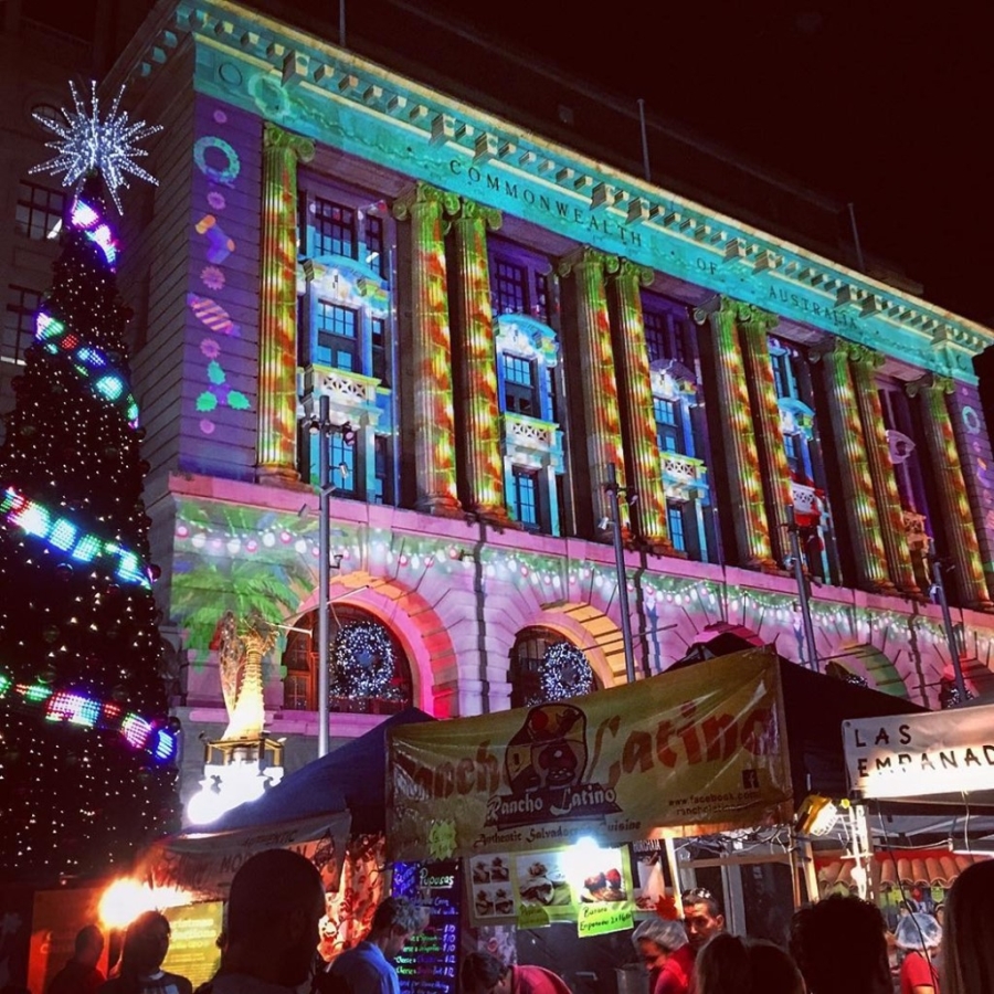 Khong khi Giang sinh da tran ngap tren duong pho Tay hinh anh 3