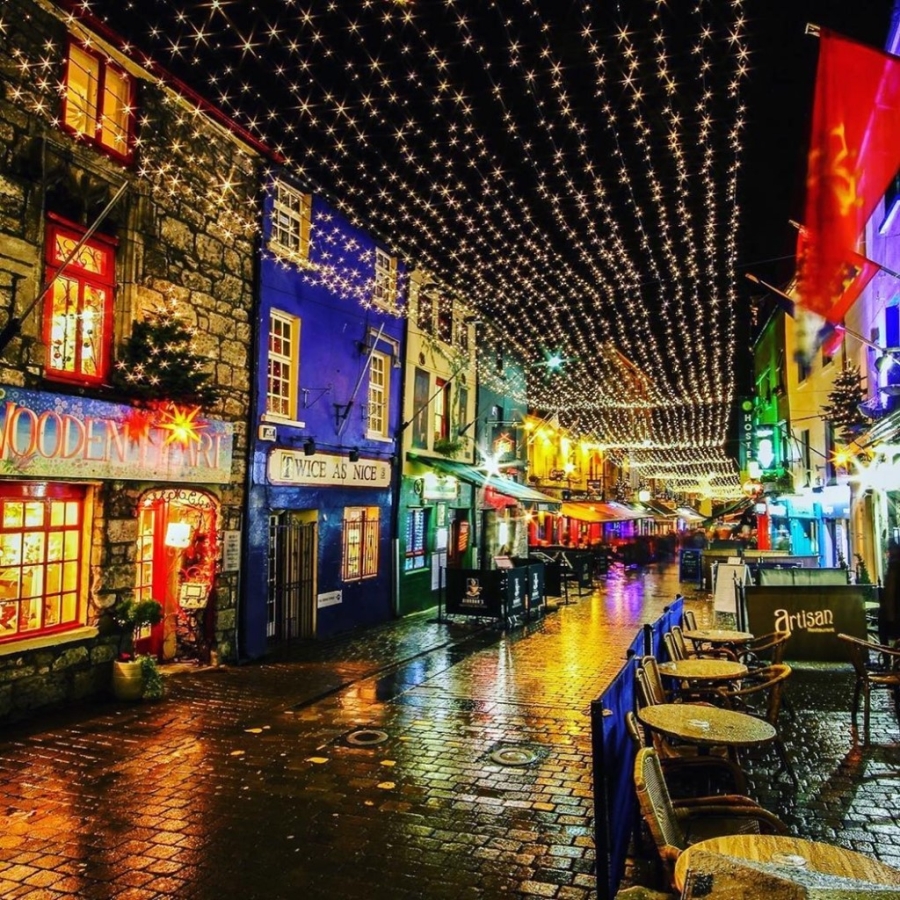 Khong khi Giang sinh da tran ngap tren duong pho Tay hinh anh 4