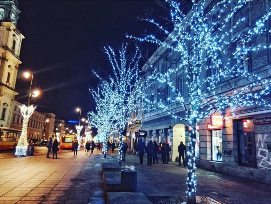 Khong khi Giang sinh da tran ngap tren duong pho Tay hinh anh 9