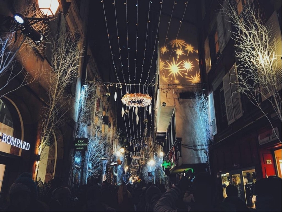 Khong khi Giang sinh da tran ngap tren duong pho Tay hinh anh 10