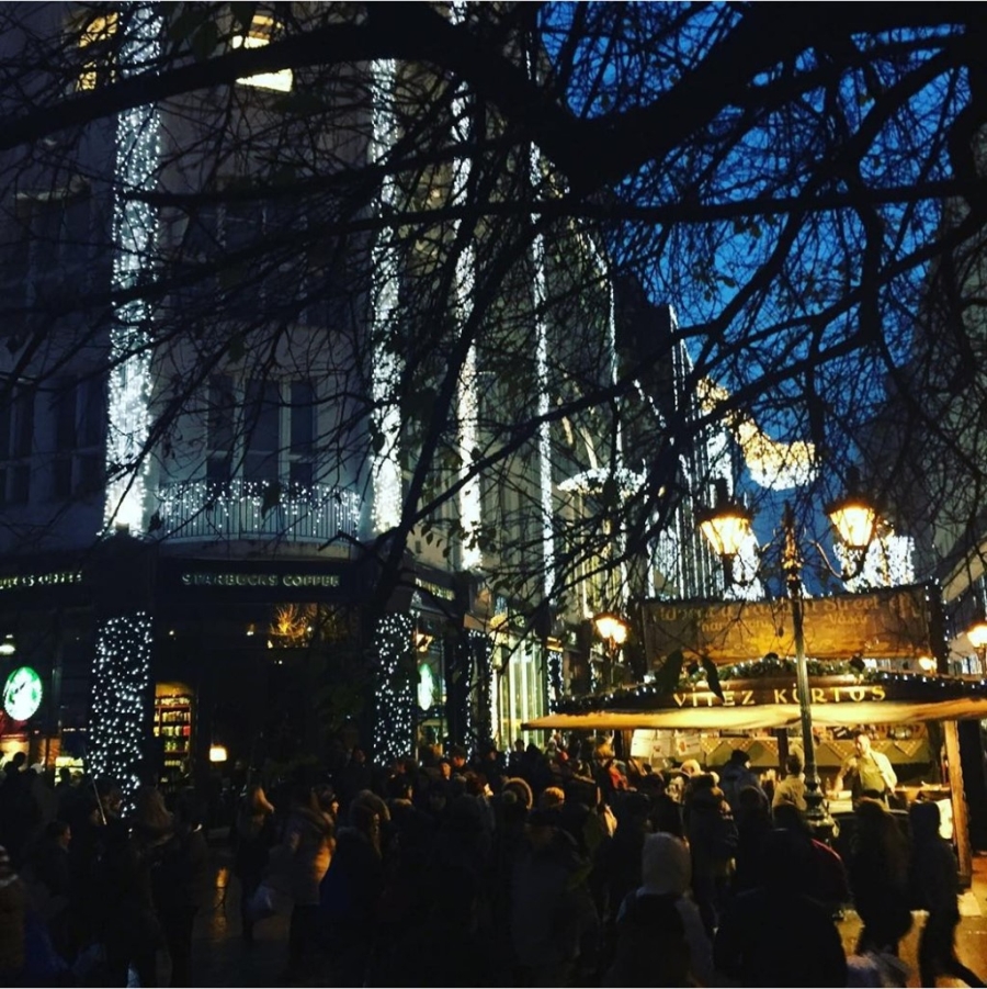 Khong khi Giang sinh da tran ngap tren duong pho Tay hinh anh 11