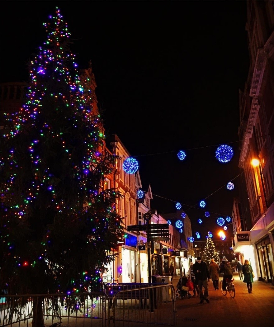 Khong khi Giang sinh da tran ngap tren duong pho Tay hinh anh 13