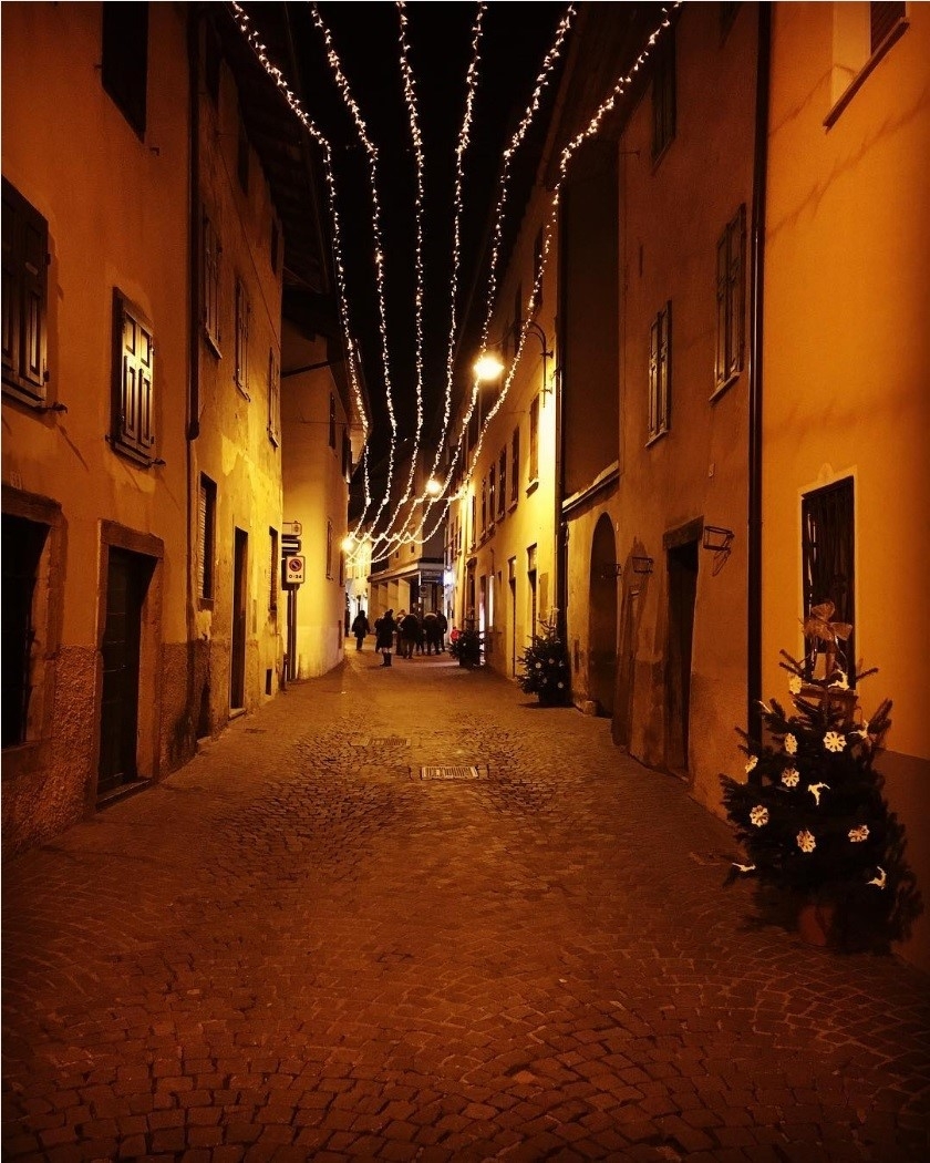 Khong khi Giang sinh da tran ngap tren duong pho Tay hinh anh 14