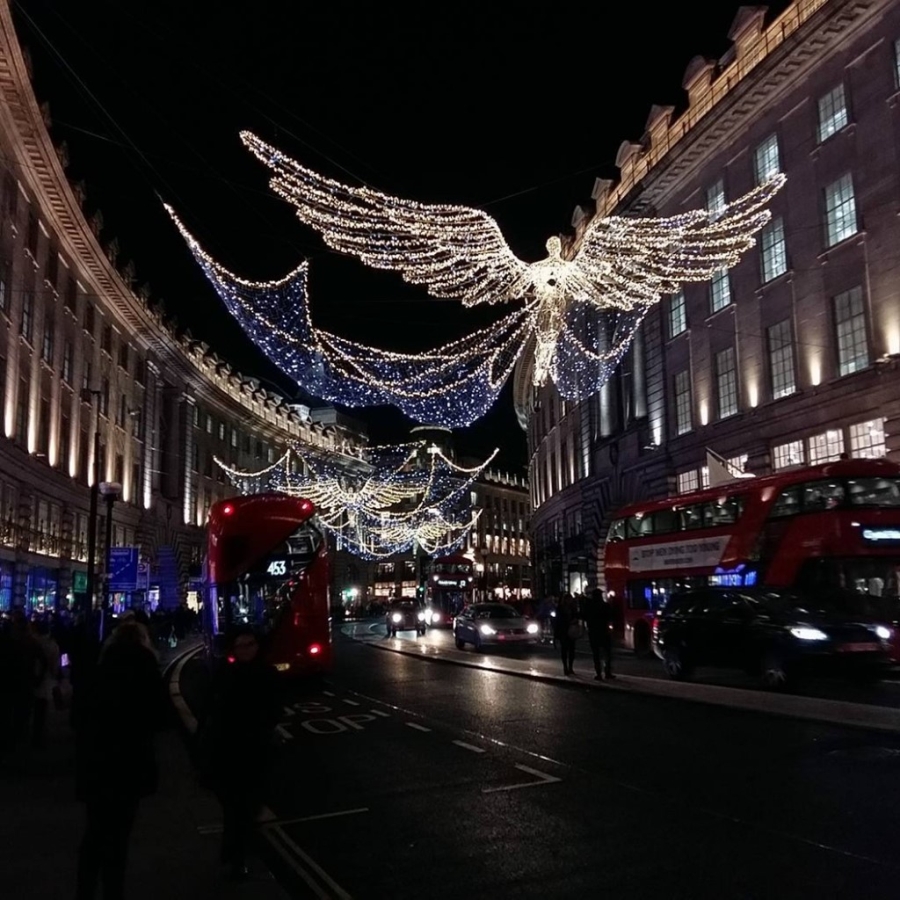 Khong khi Giang sinh da tran ngap tren duong pho Tay hinh anh 16