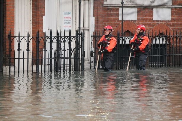 London ngap ung vi vo duong ong nuoc lan thu 3 trong tuan hinh anh 5