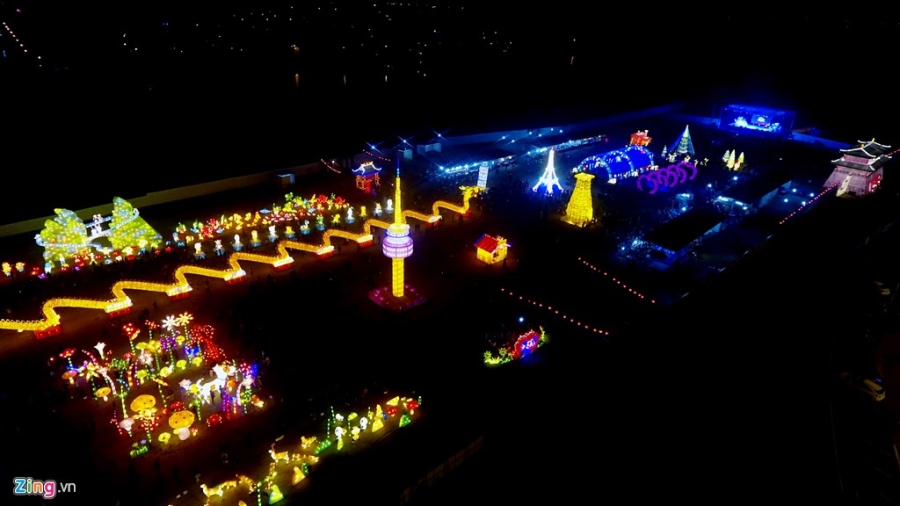 Nghin nguoi do ve khu vuon den long khong lo o Ha Noi hinh anh 2
