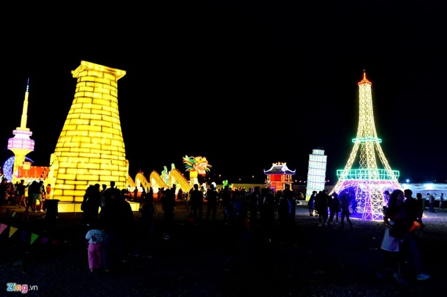 Nghin nguoi do ve khu vuon den long khong lo o Ha Noi hinh anh 6
