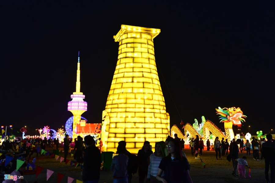 Nghin nguoi do ve khu vuon den long khong lo o Ha Noi hinh anh 9