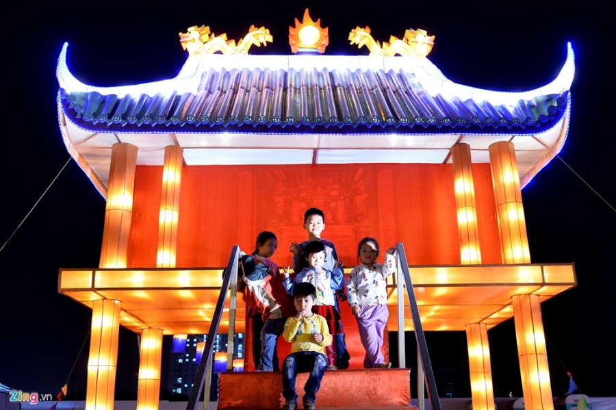 Nghin nguoi do ve khu vuon den long khong lo o Ha Noi hinh anh 16