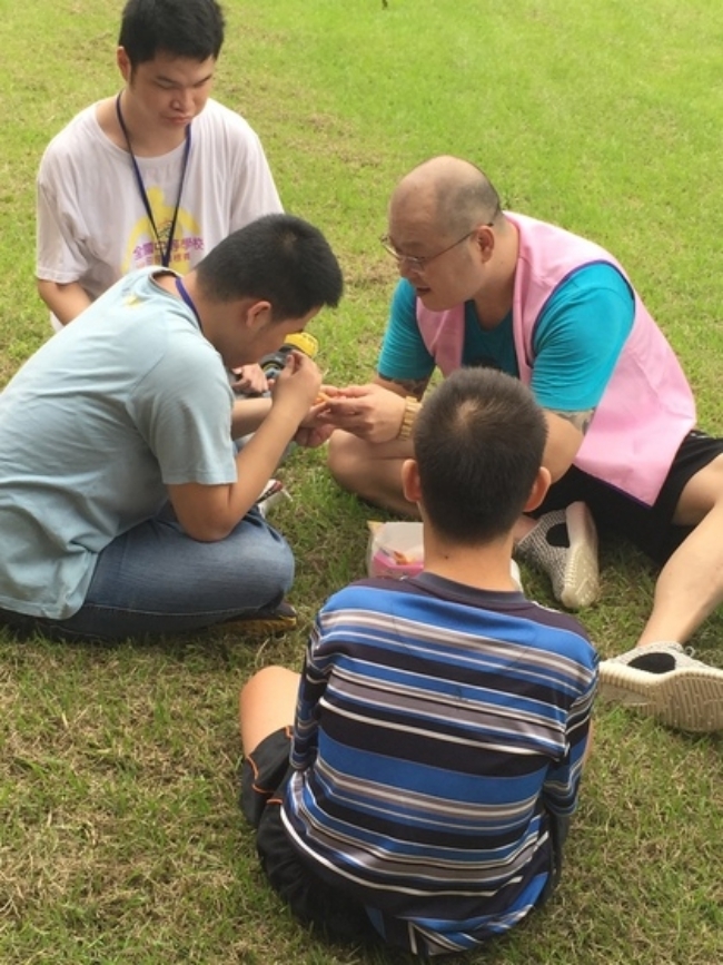 Nhờ một câu nói ngây ngô của con gái nhỏ, cuộc đời của đại ca giang hồ này đã thay đổi hoàn toàn - Ảnh 4. Nhờ một câu nói ngây ngô của con gái nhỏ, cuộc đời của đại ca giang hồ này đã thay đổi hoàn toàn - Ảnh 4.