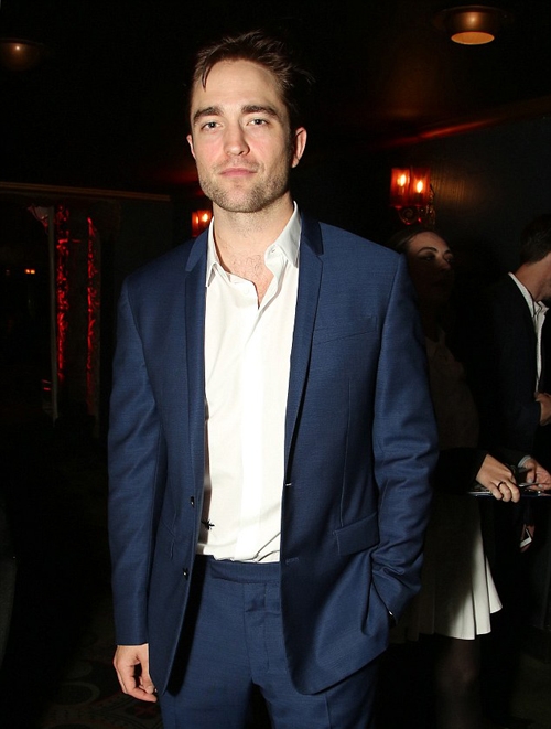 robert-pattinson-hiem-hoi-xuat-hien-cung-vo-sap-cuoi-4