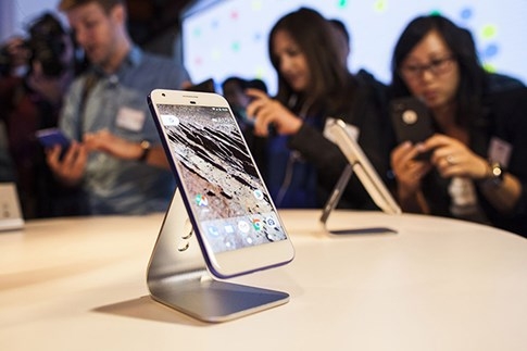 Sự cố iPhone đột ngột tắt máy làm người dùng thất vọng - ảnh 2