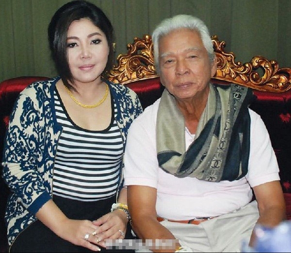 7 moi tinh 'ong, chau' gay tranh cai trong showbiz hinh anh 3