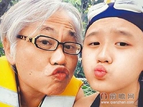 7 moi tinh 'ong, chau' gay tranh cai trong showbiz hinh anh 6