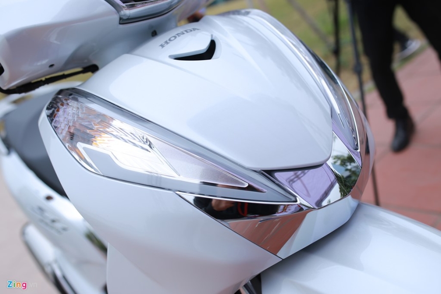 Anh thuc te Honda SH 300i ABS gia 248 trieu vua ra mat o VN hinh anh 4