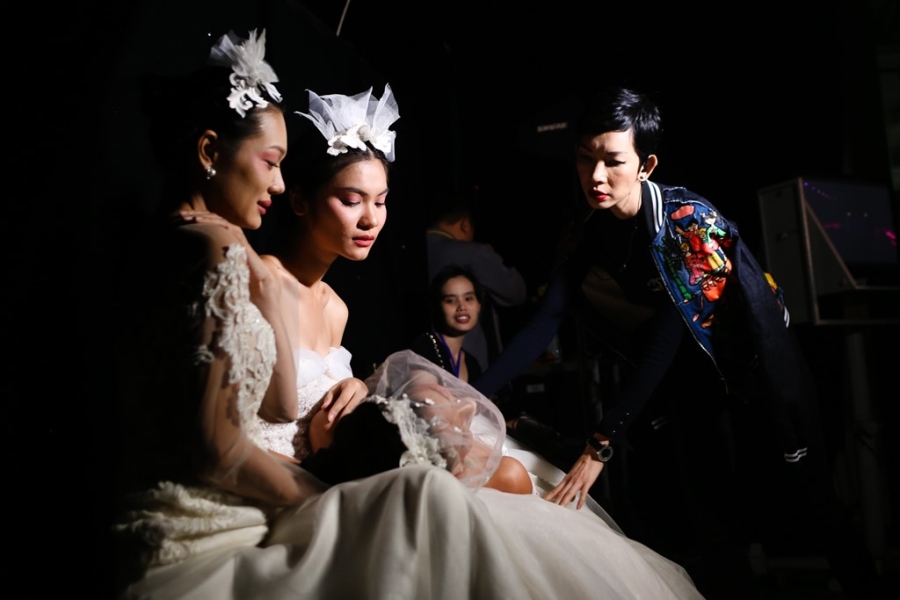 Dao dien catwalk: Niem vui, noi buon sau san dien hinh anh 11