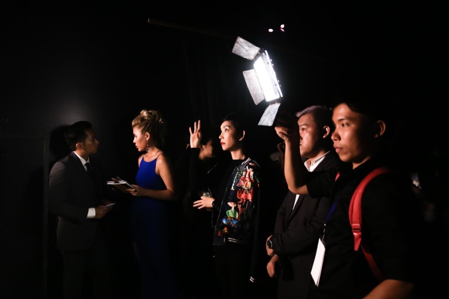Dao dien catwalk: Niem vui, noi buon sau san dien hinh anh 15