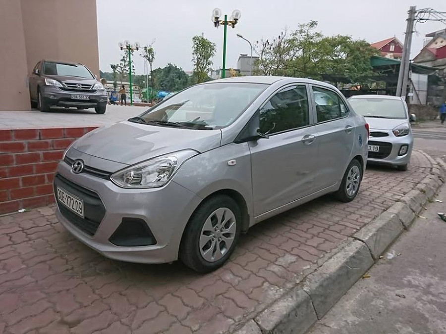 ha noi: ta hoa phat hien hang loat o to bi mat guong sau mot dem hinh anh 2