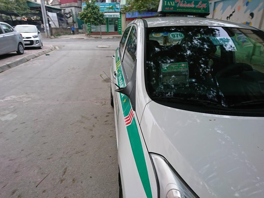 ha noi: ta hoa phat hien hang loat o to bi mat guong sau mot dem hinh anh 4