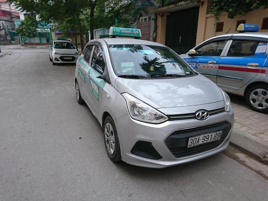ha noi: ta hoa phat hien hang loat o to bi mat guong sau mot dem hinh anh 5