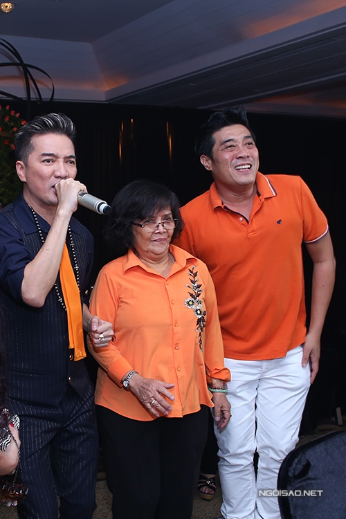 hinh-anh-hiem-hoi-cua-dam-vinh-hung-ben-me