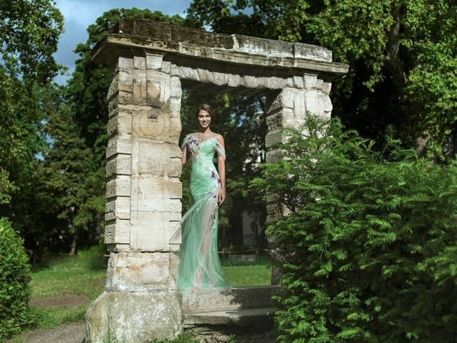 Hoa hậu Pháp chọn đầm của Hoàng Hải để chụp hình cho Miss Universe