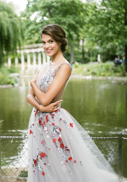 Hoa hậu Pháp chọn đầm của Hoàng Hải để chụp hình cho Miss Universe