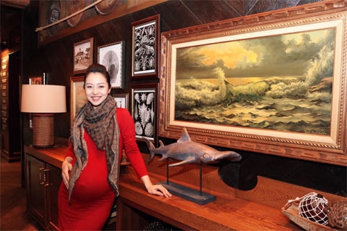 jennifer pham khoe bung bau 