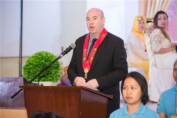 Lý Nhã Kỳ lộng lẫy trong lễ sắc phong công chúa