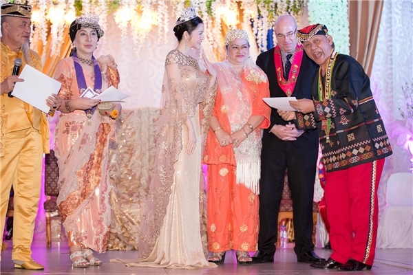 Lý Nhã Kỳ lộng lẫy trong lễ sắc phong công chúa