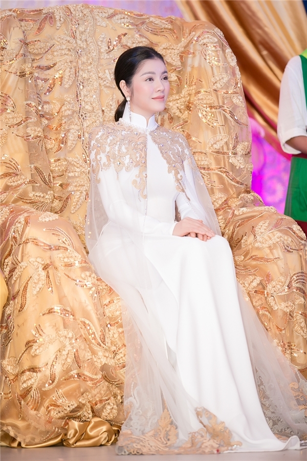 Lý Nhã Kỳ lộng lẫy trong lễ sắc phong công chúa