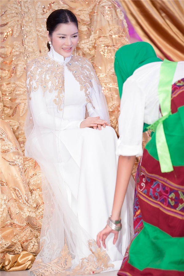 Lý Nhã Kỳ lộng lẫy trong lễ sắc phong công chúa