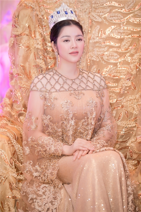 Lý Nhã Kỳ lộng lẫy trong lễ sắc phong công chúa