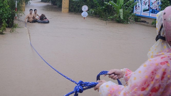 Mưa lũ đang hoành hành ở các tỉnh nam miền Trung