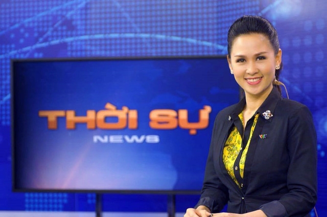 BTV Thuý Hằng cho biết, một trong những lý do khiến chị quyết định chia tay bản tin Thời sự 19h là vì gia đình. Ảnh: FBNV.