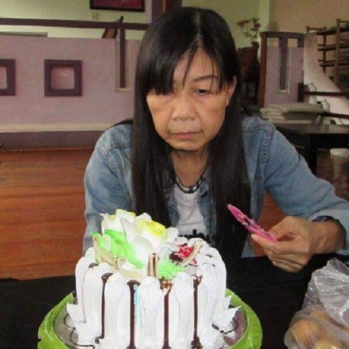 cu dan mang xot xa co gai 21 tuoi co guong mat lao hoa nhu cu 80 hinh anh 1