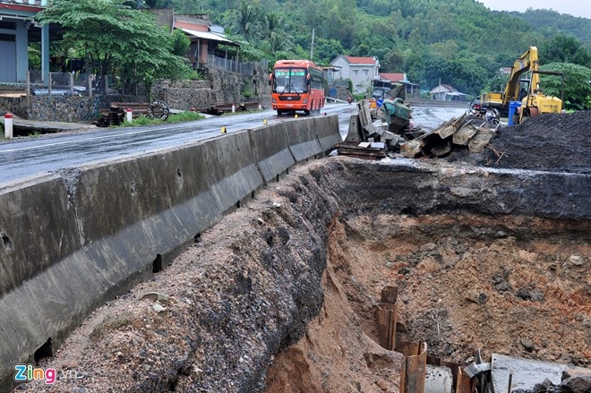 Deo Ca sat lo nghiem trong, giao thong Bac - Nam tac nghen hinh anh 2
