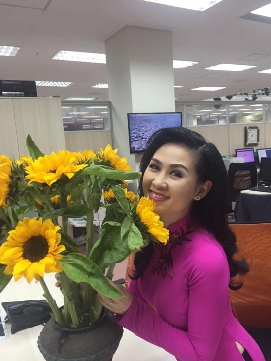 Hình ảnh không được lên sóng của BTV Thúy Hằng Thời sự 19h